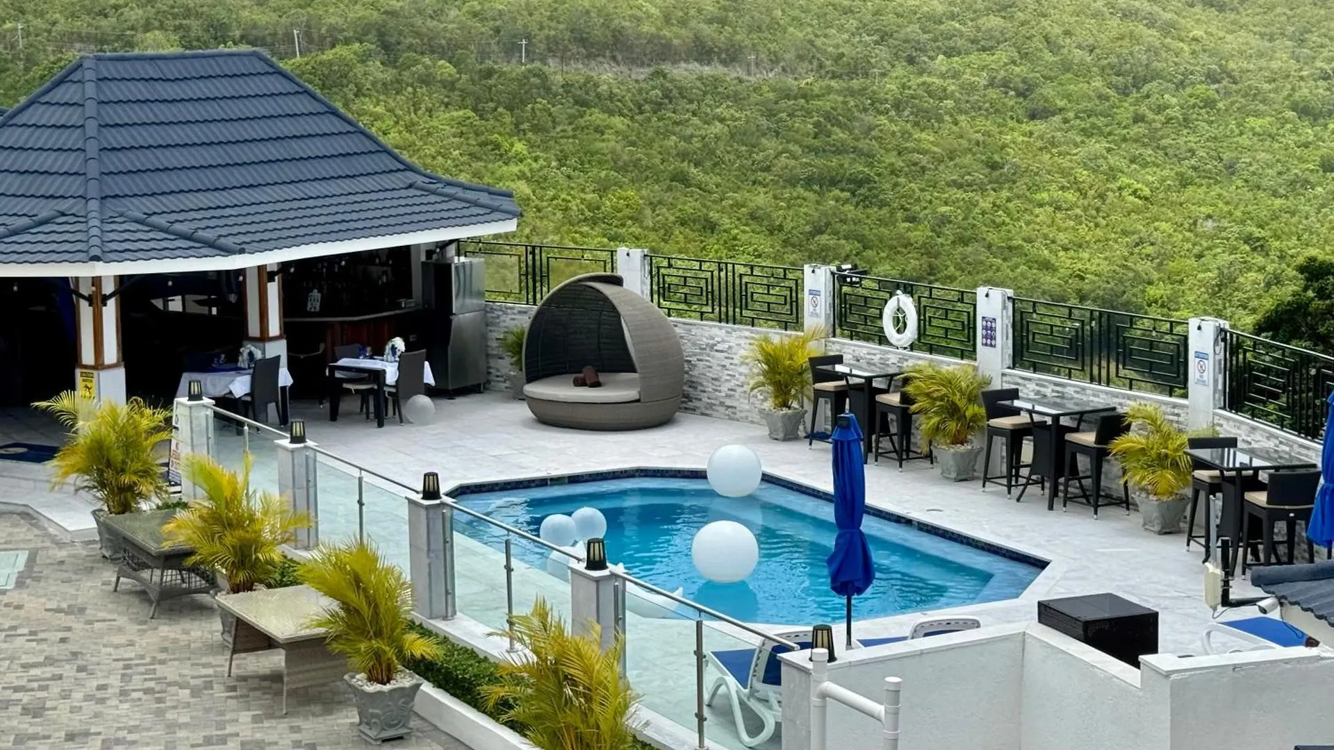 Hospitality Expert Bts 4 - Pool Beach & Bar Montego Bay Inn