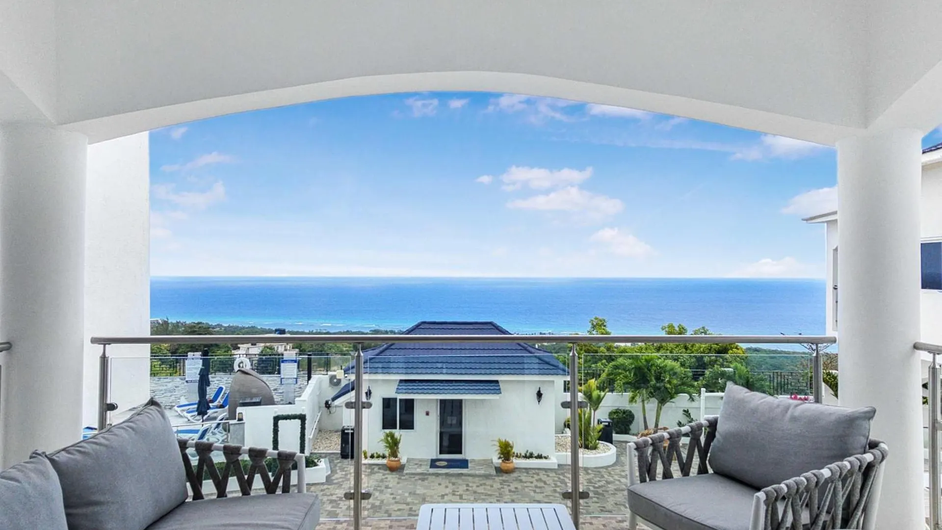 Hospitality Expert Bts 4 - Pool Beach & Bar Montego Bay Jamaica