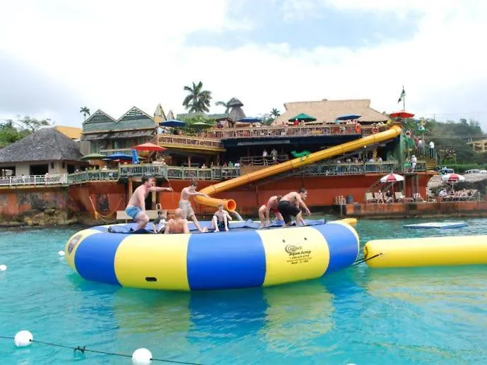 Hospitality Expert Bts 4 - Pool Beach & Bar Montego Bay Inn