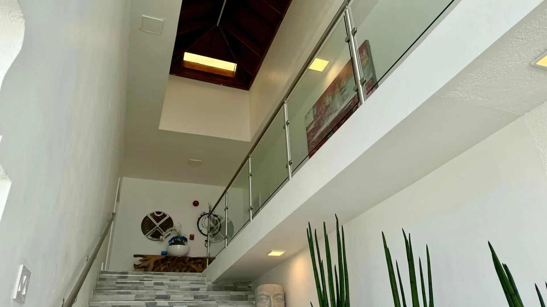 Hospitality Expert Bts 4 - Pool Beach & Bar Montego Bay Inn