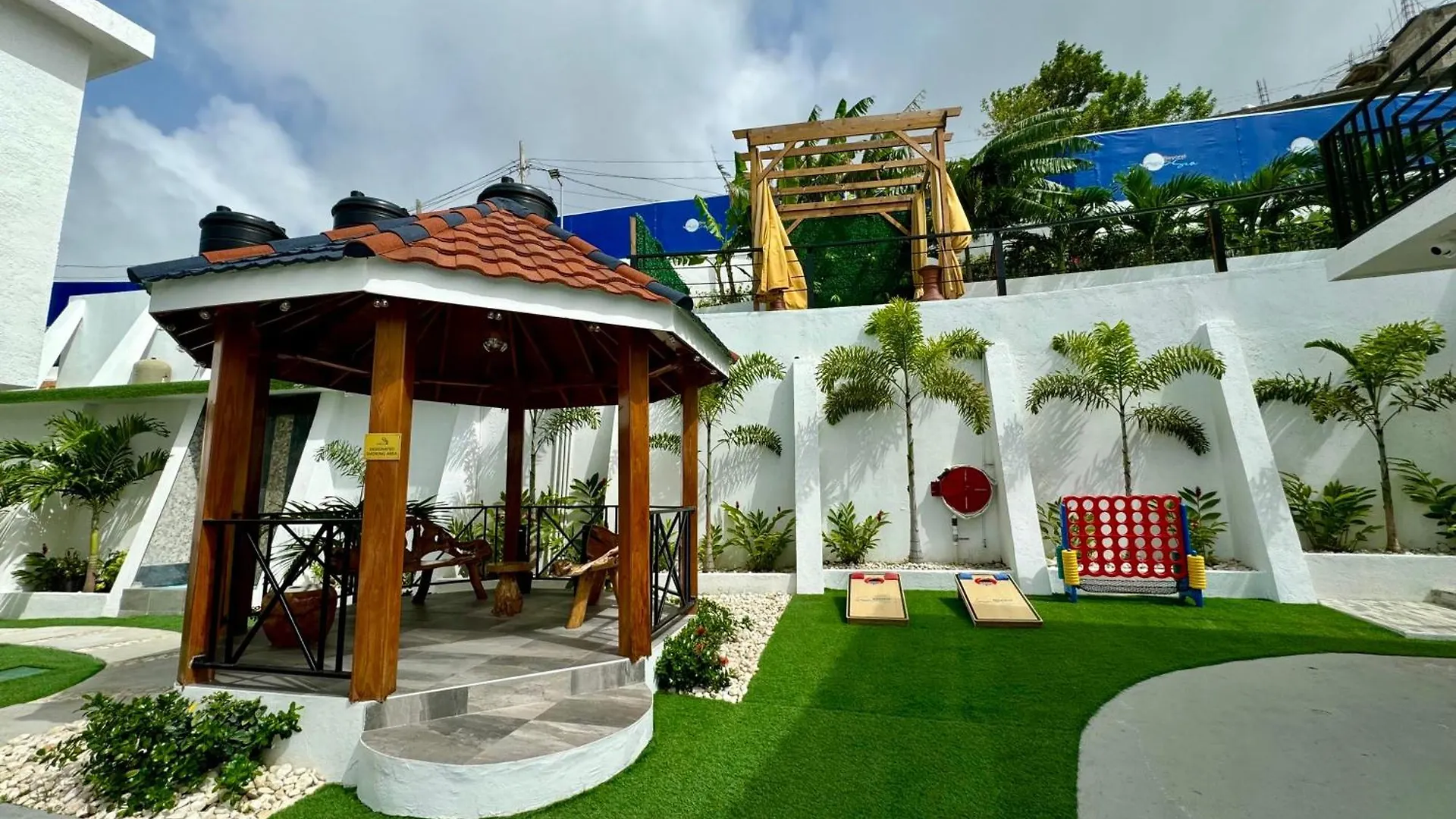 Hospitality Expert Bts 4 - Pool Beach & Bar Montego Bay Jamaica