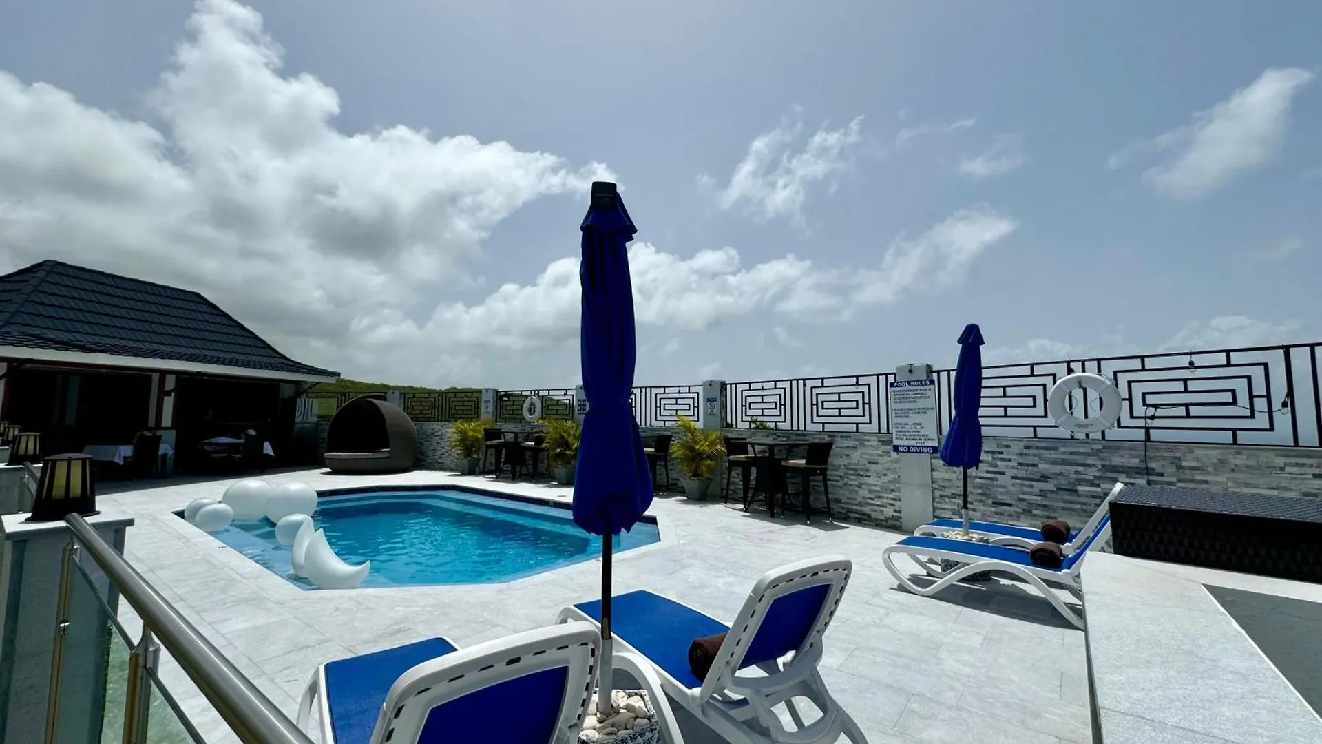 Hospitality Expert Bts 4 - Pool Beach & Bar Montego Bay Inn