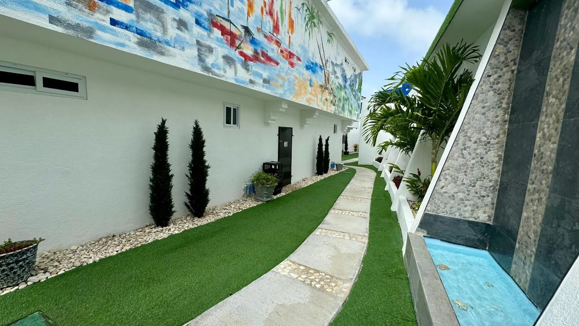 Hospitality Expert Bts 4 - Pool Beach & Bar Montego Bay