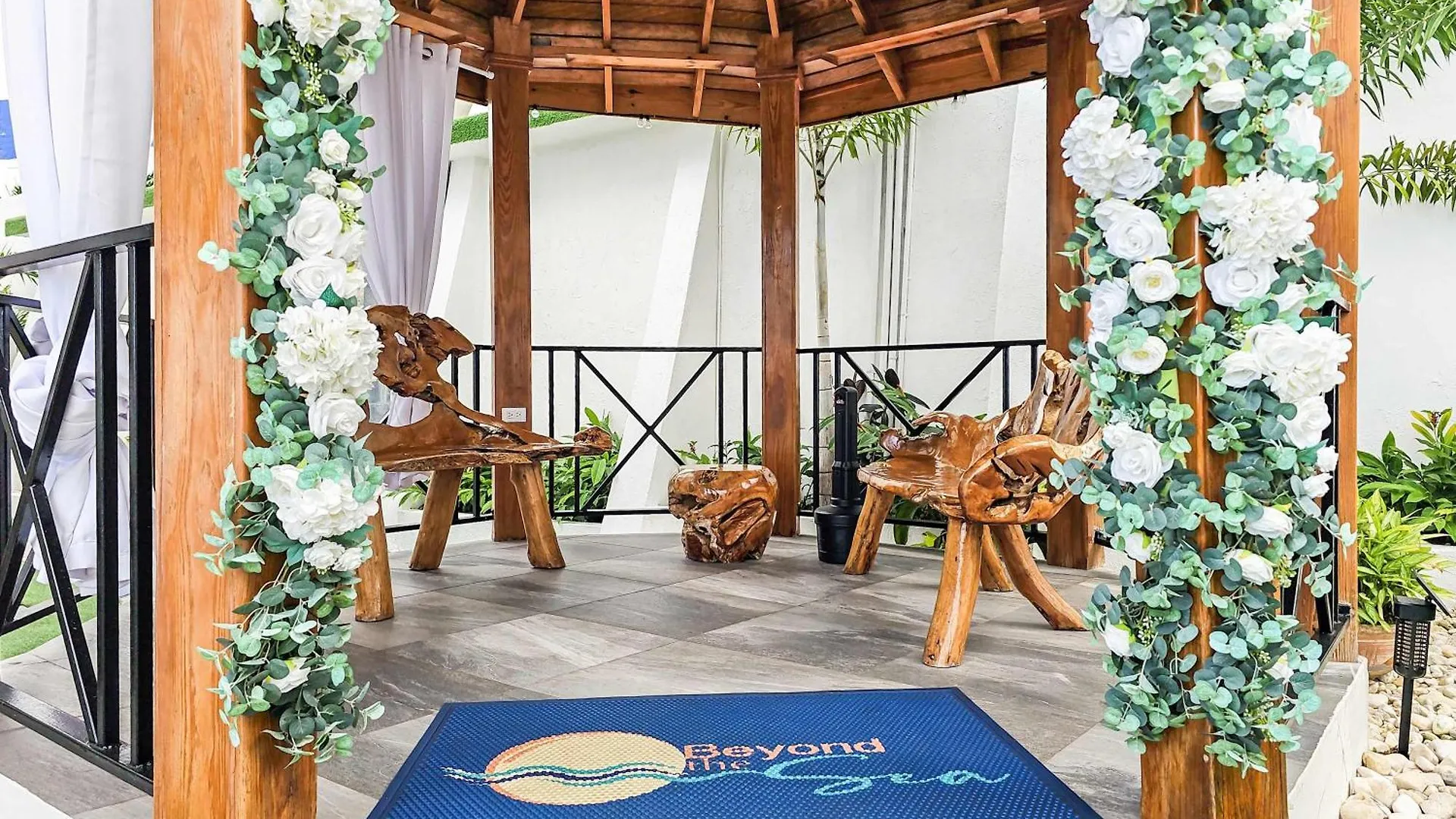 Hospitality Expert Bts 4 - Pool Beach & Bar Montego Bay Inn