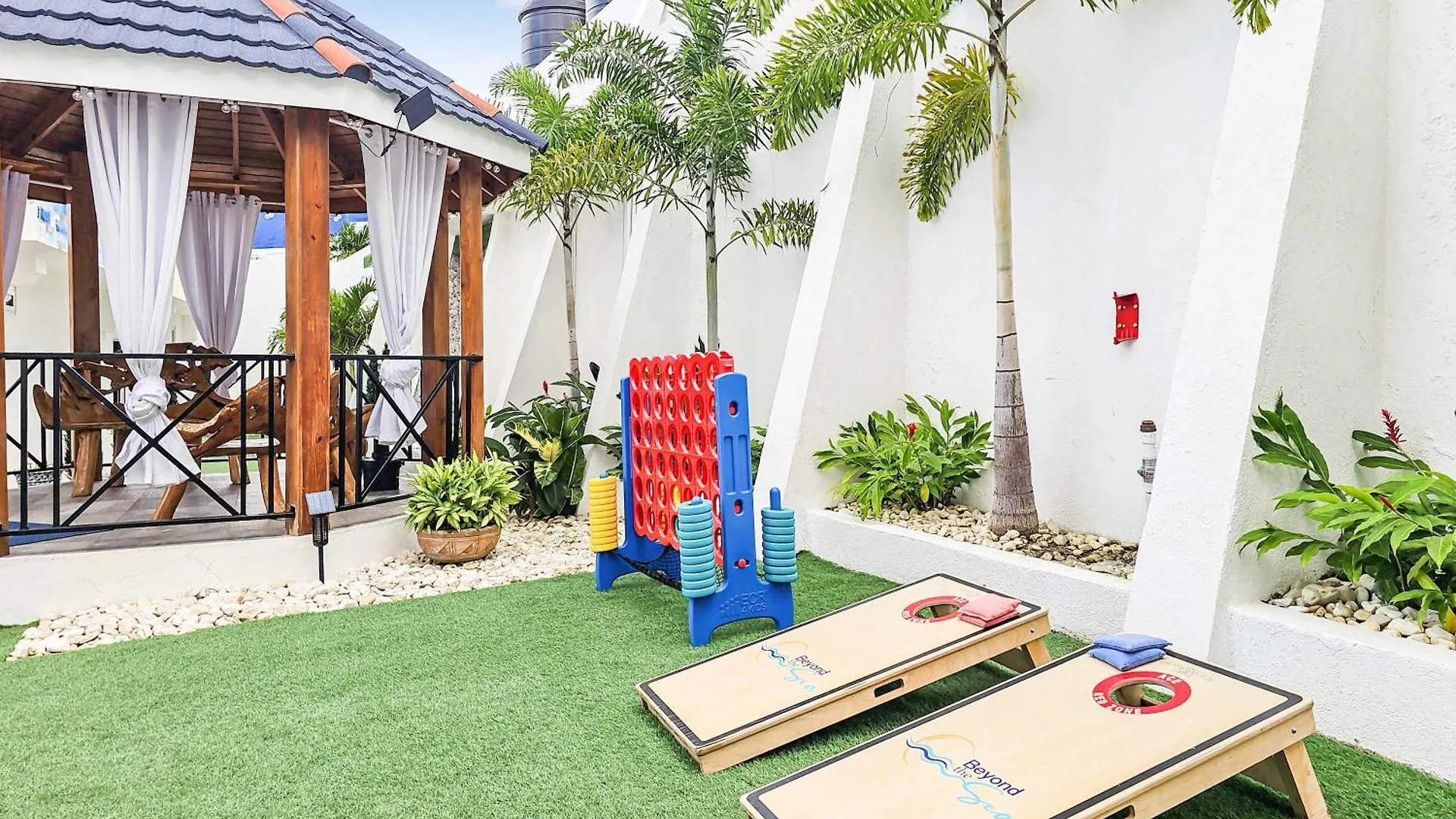 Inn Hospitality Expert Bts 4 - Pool Beach & Bar Montego Bay Jamaica