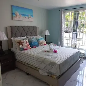 Sea Castles La Vue Apartment
